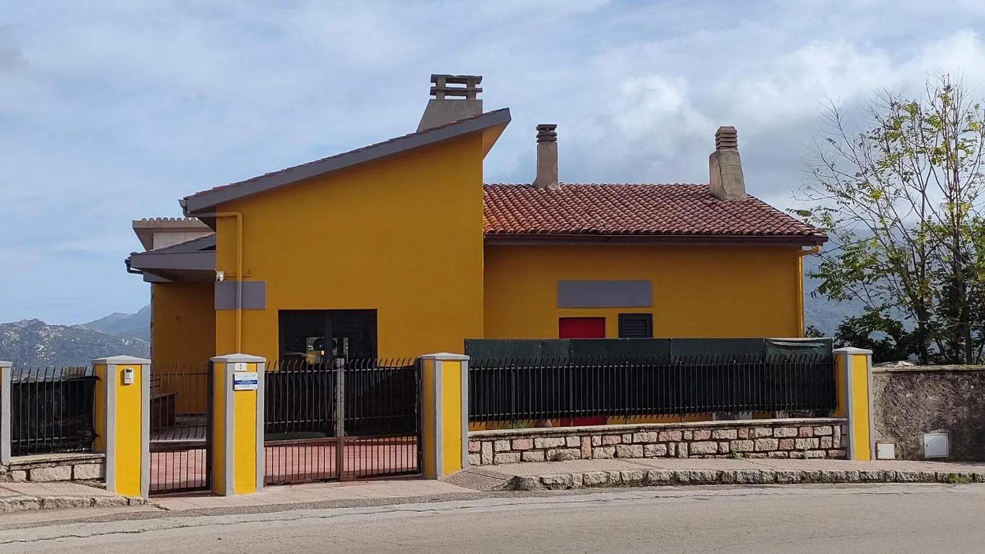 Tempio Pausania Solar Private Apartment 30 Minutes From The Sea - Appartamento Solare A 30 Minuti Dal Mare contacts